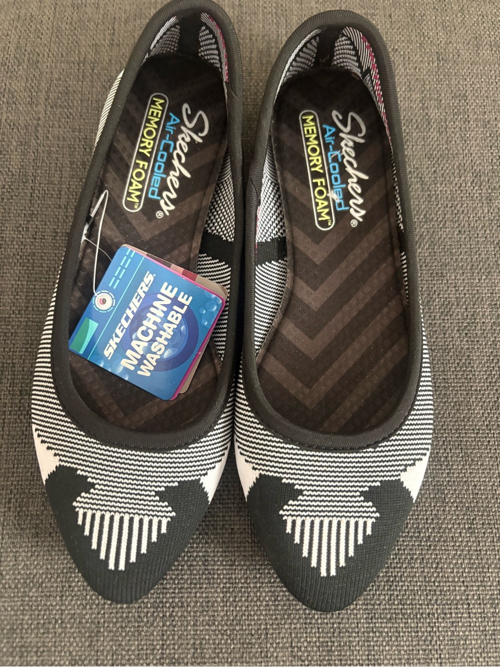 Skechers Women’s Black and White Slip On Flats Size 6.5 New
